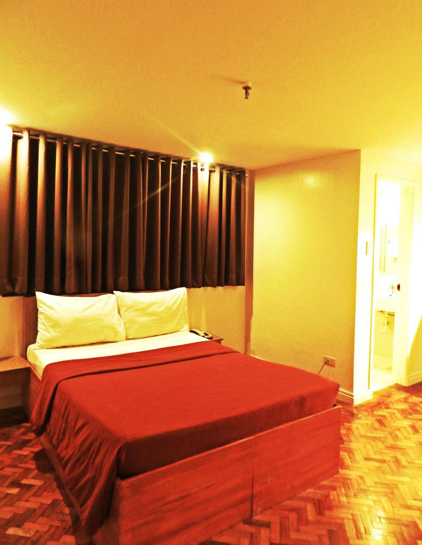 ซัลเซโด สวีทส์ Aparthotel Makati City ภายนอก รูปภาพ