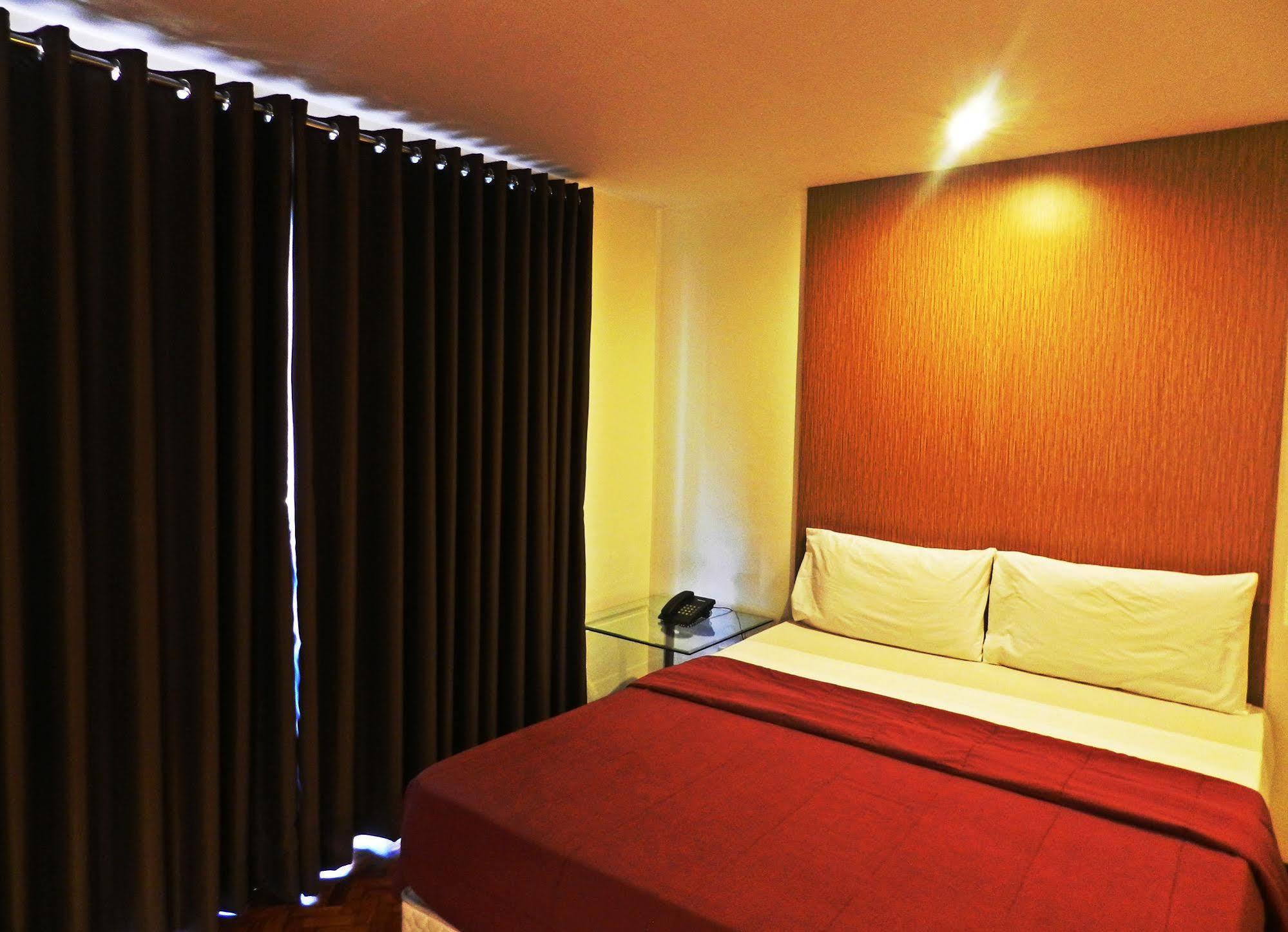 ซัลเซโด สวีทส์ Aparthotel Makati City ภายนอก รูปภาพ