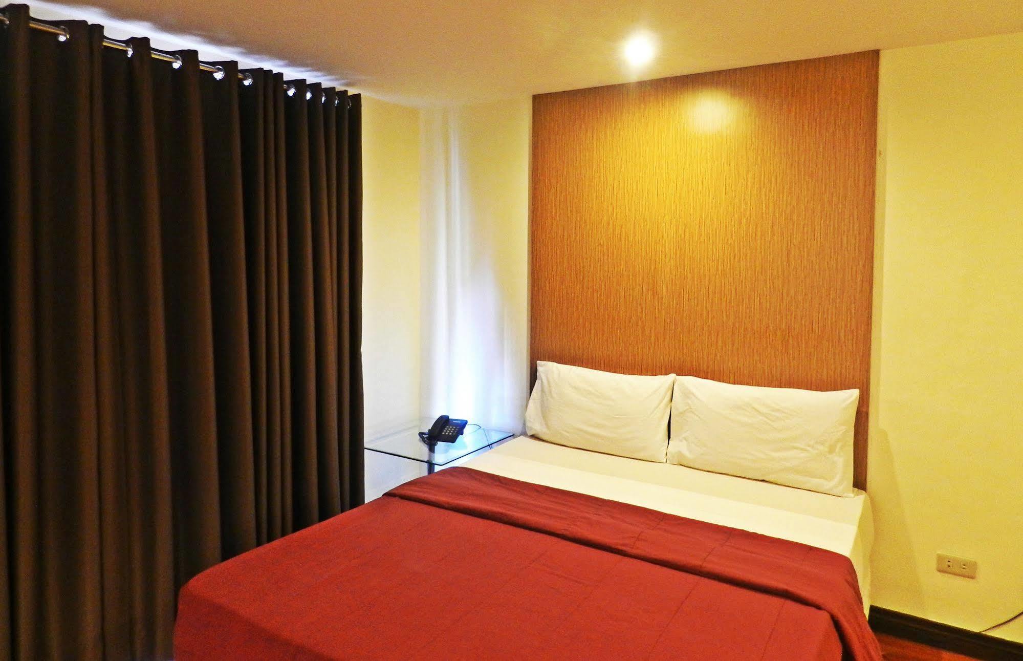 ซัลเซโด สวีทส์ Aparthotel Makati City ภายนอก รูปภาพ