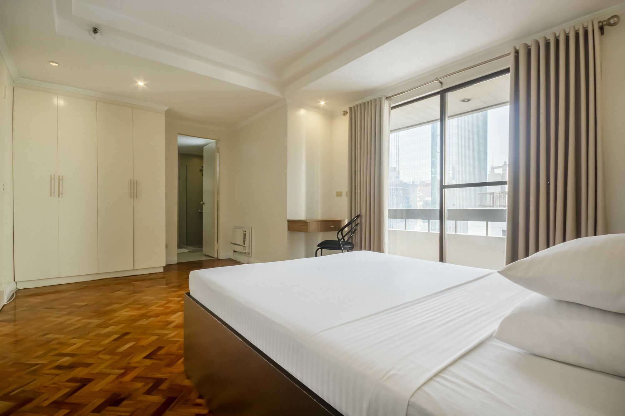 ซัลเซโด สวีทส์ Aparthotel Makati City ภายนอก รูปภาพ